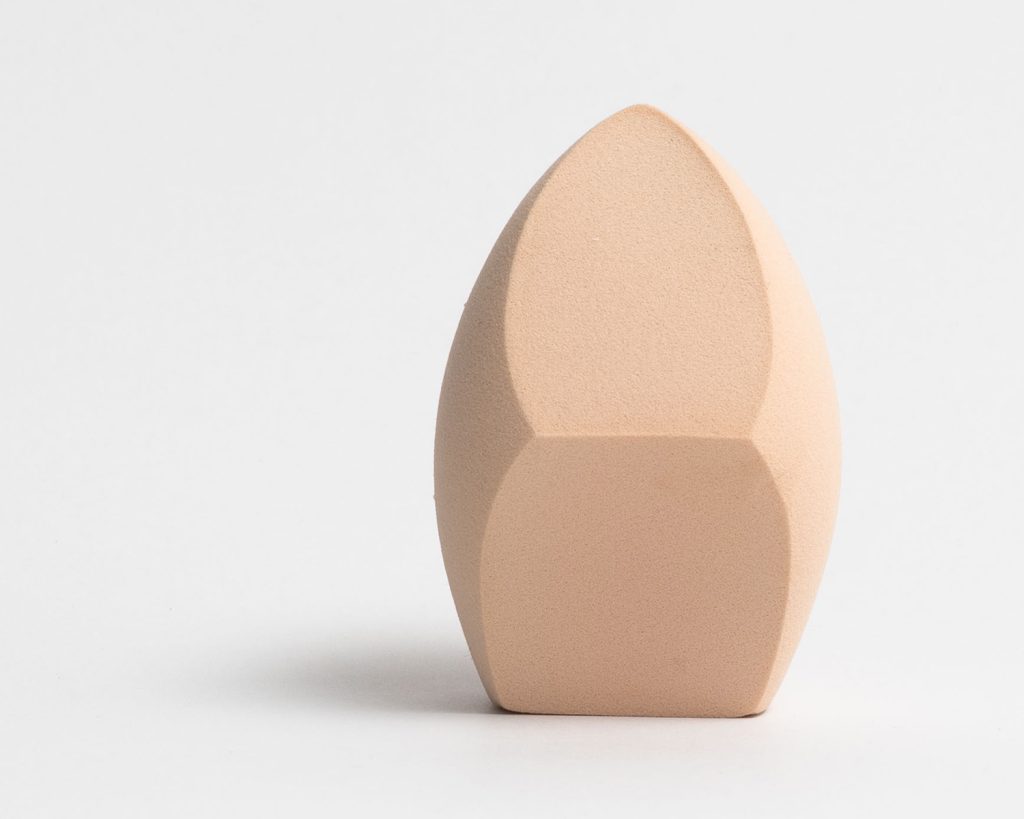 Sponge blender makeup for men