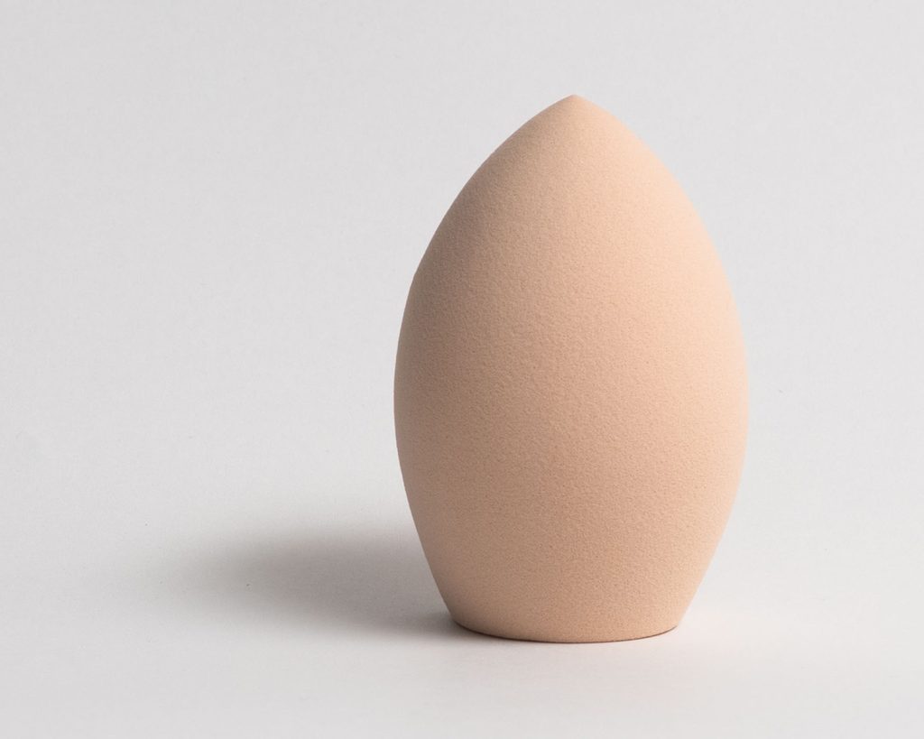 Sponge blender makeup for men