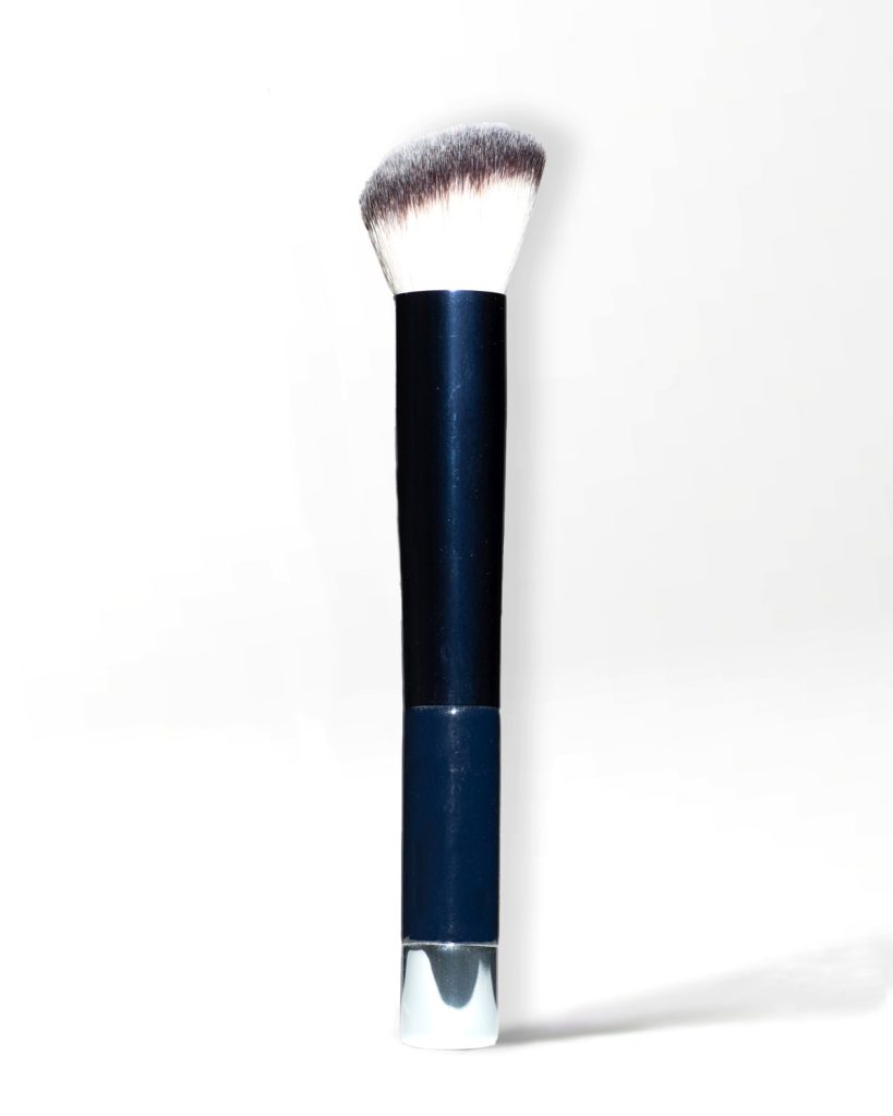 Blusher brush for men
