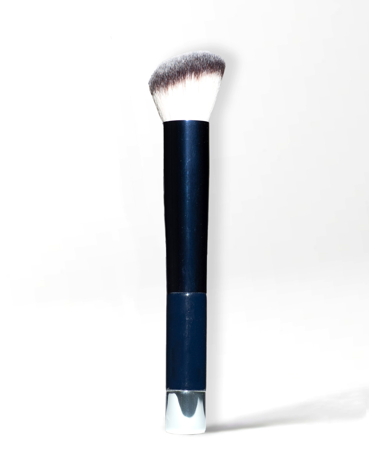 Blusher brush for men