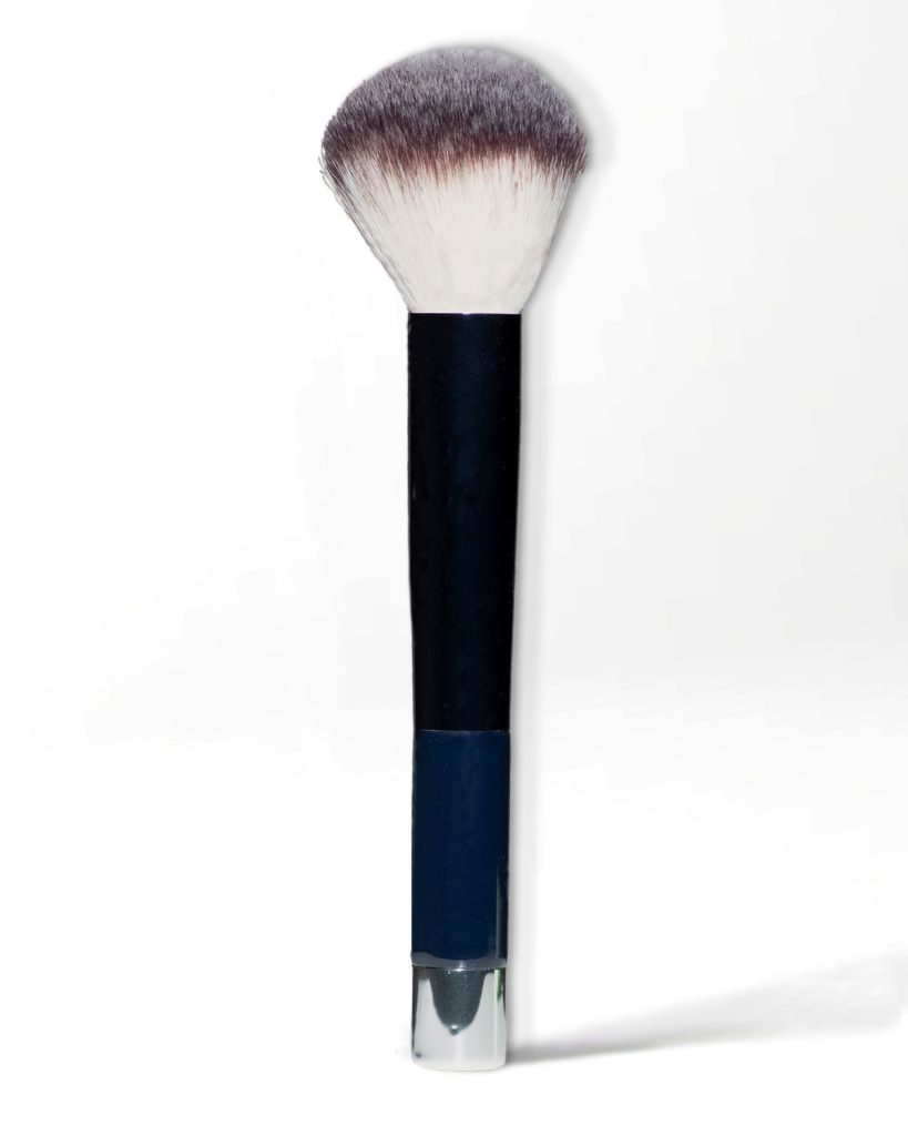 Large micro fibre bronzing & setting powders for men