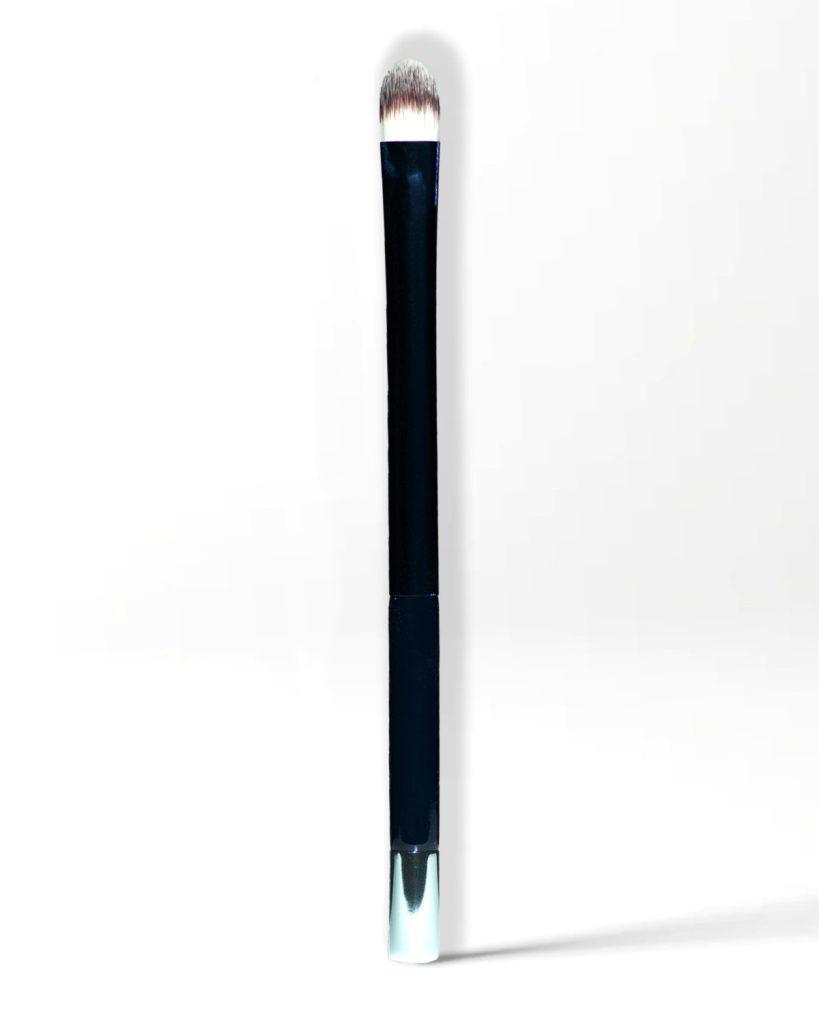 Pointed head micro fibre makeup brush for applying concealer for men