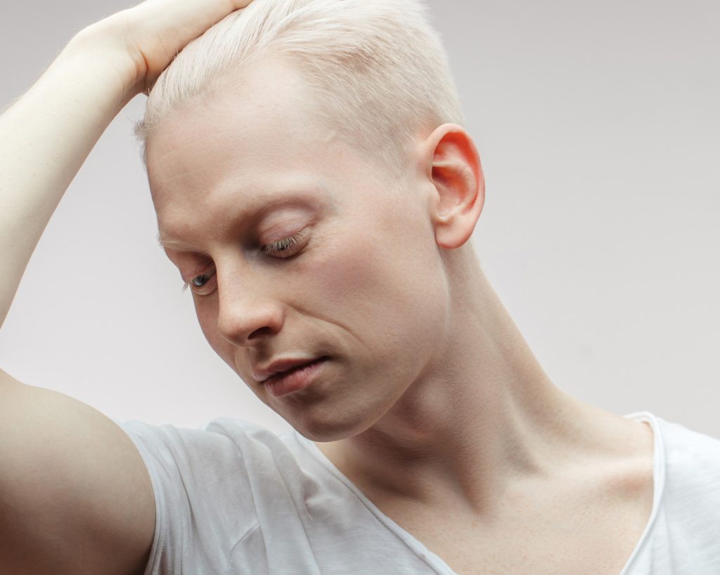 Male wearing Dead Flat setting powder for men
